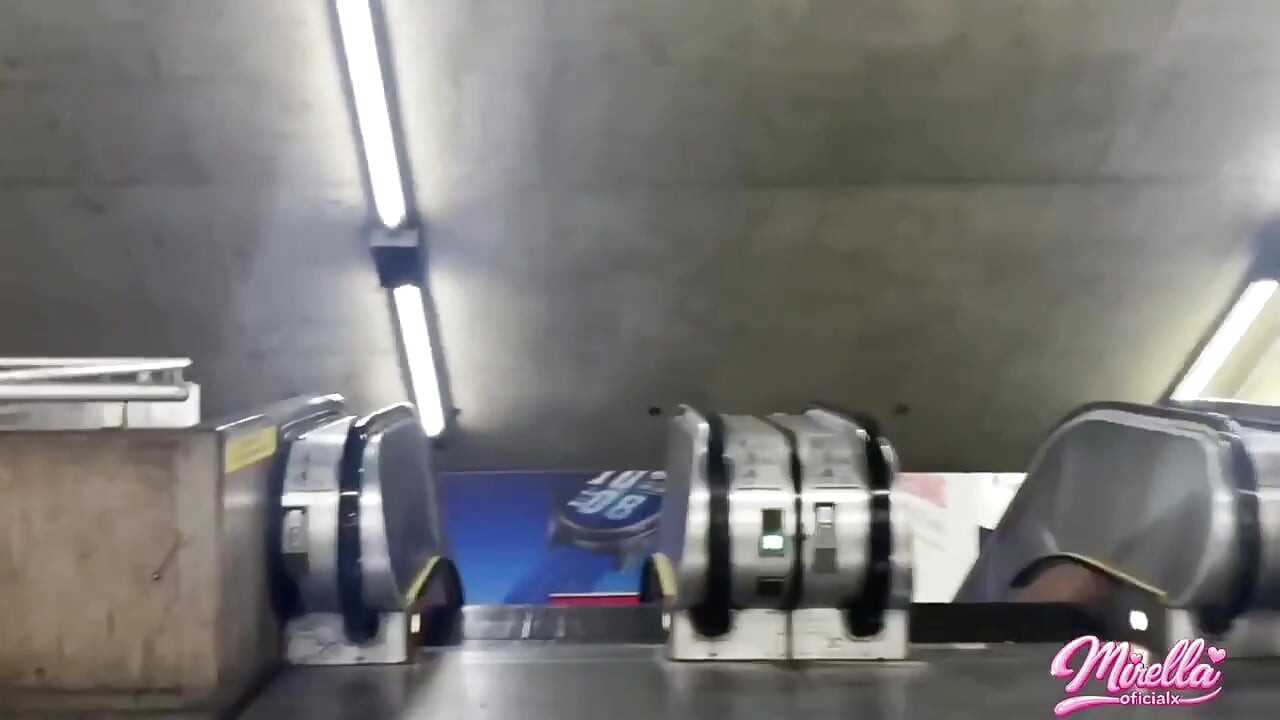 Ela não suporta ver a marcação do volume e me chupou dentro do metrô de So Paulo