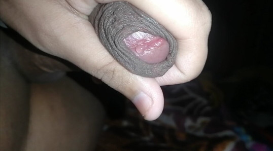 Precum caliente salió mientras sacudía mi gran polla marrón