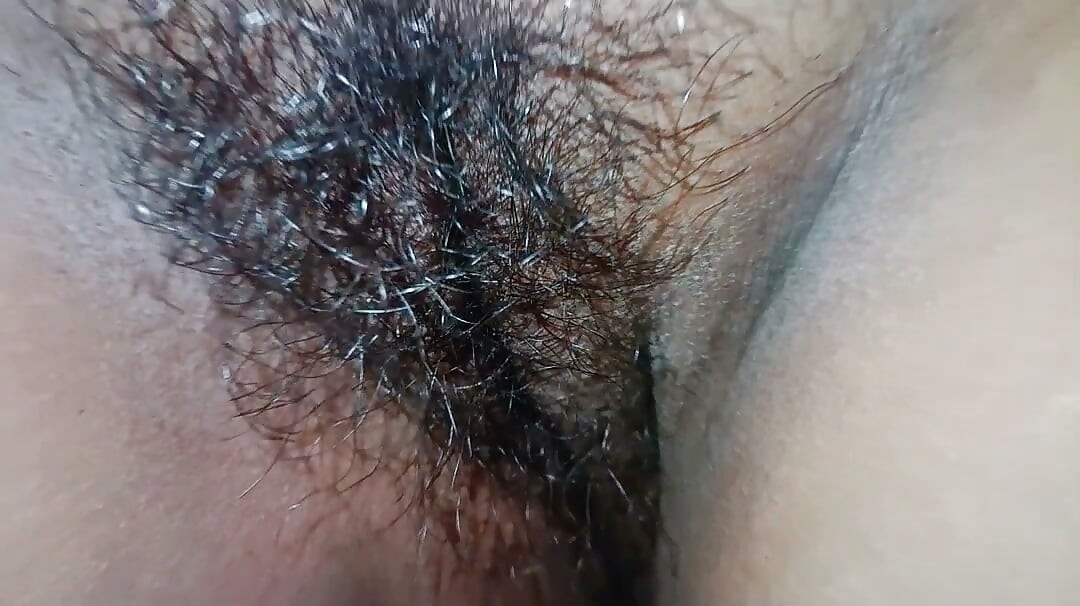 Desi ladki ki chut me ungli daal diya aur paninikala