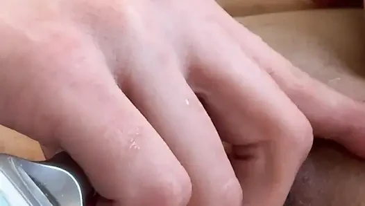 Aku mencukur memek indahku dan anus ketat berbulu close-up. Memek yang dicukur
