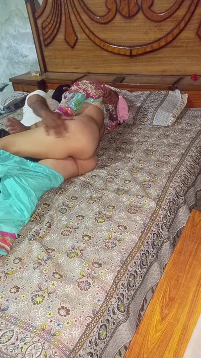 Muss-share-moment von "Indischer desi Air Hostess mädchen sex mit passagier"