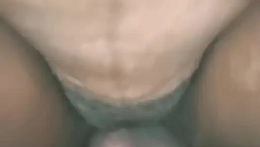 Hintli köylü kadını evde sikiyor