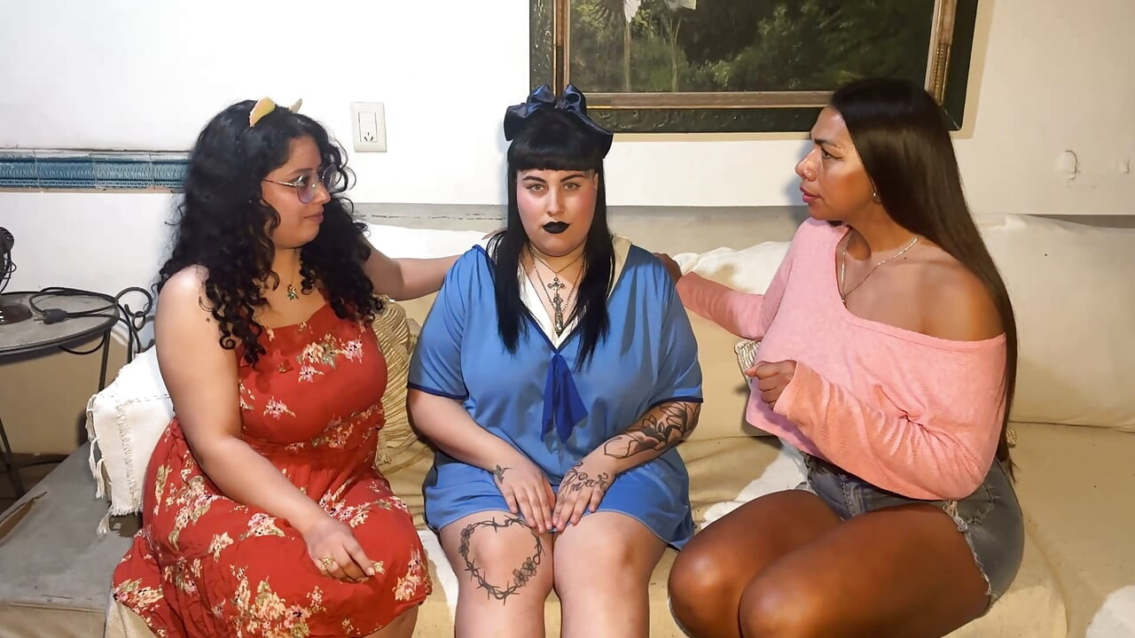 Orgia de Halloween: Boneca Gótica Possuída Ganha Vida e Fode Comigo; Minha Madrasta e Minha Irmã Postiça (Interracial) Parte 1