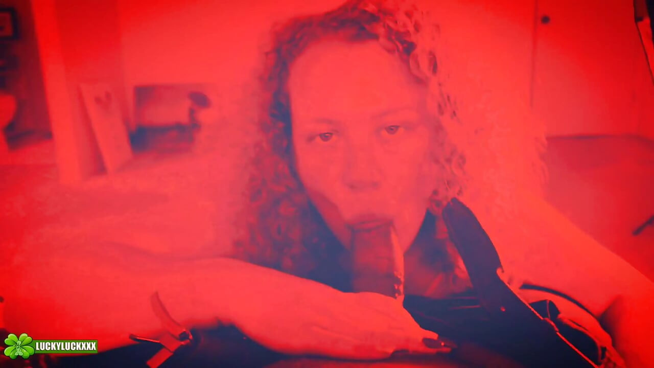 Kween Bunny B, fille chanceuse - pipe spéciale POV et baise par la gorge