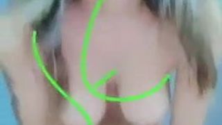 manda un video a su amigo lo hace provoca chupando sus tetas con su Coño y meniendole en su dedo a su boca por tanto provocación lo enseña s