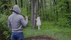 Một cuộc dạo chơi trong rừng kết thúc bằng một phiên Bdsm đột ngột cho một con chó Nga trẻ tuổi