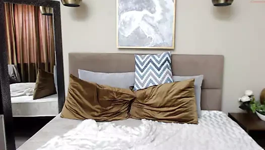 Asiatisches Mädchen vor der Webcam