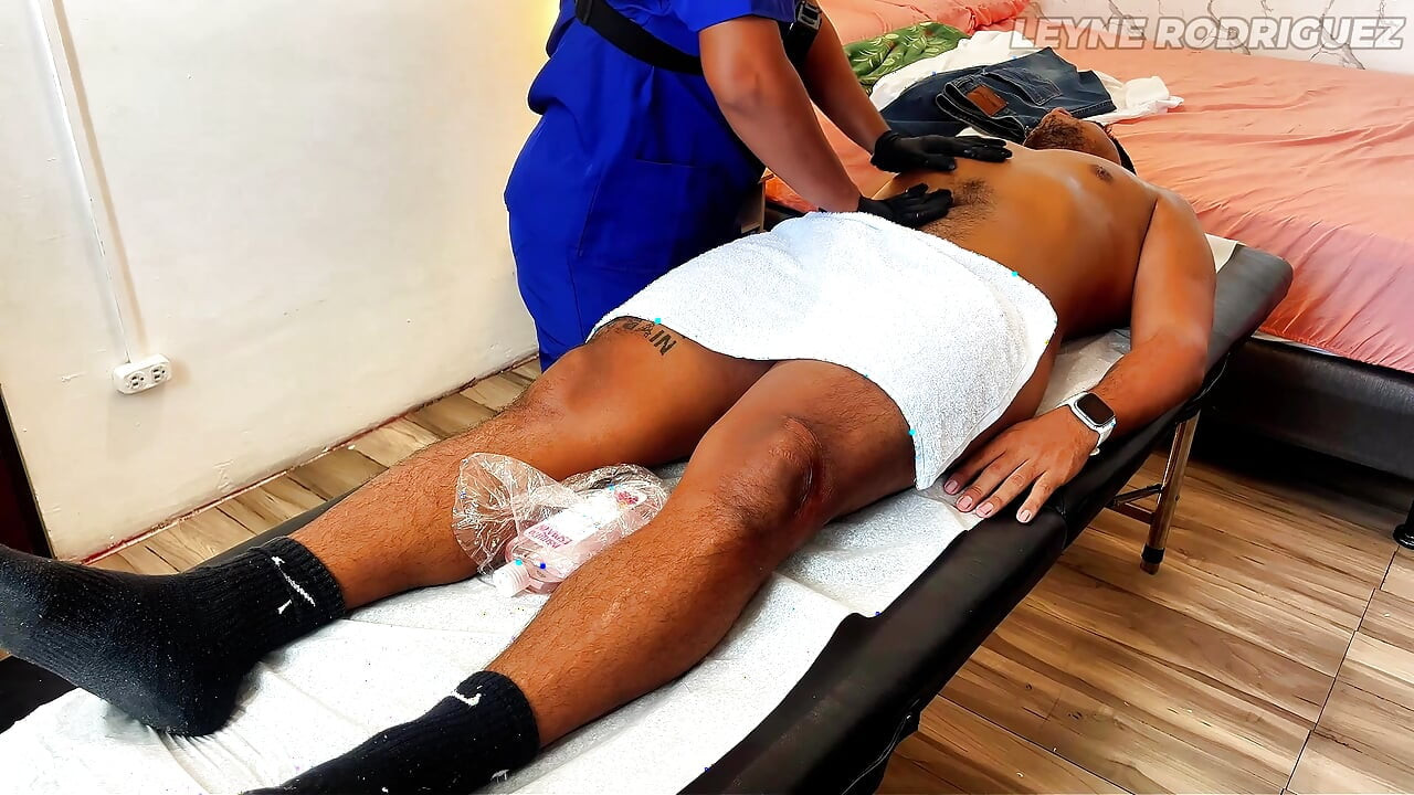 Massage with an unexpected happy ending - Risky Cum