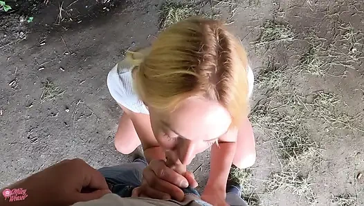 Pantat bahenol pelacur sange rambut pirang ini dientot habis-habisan