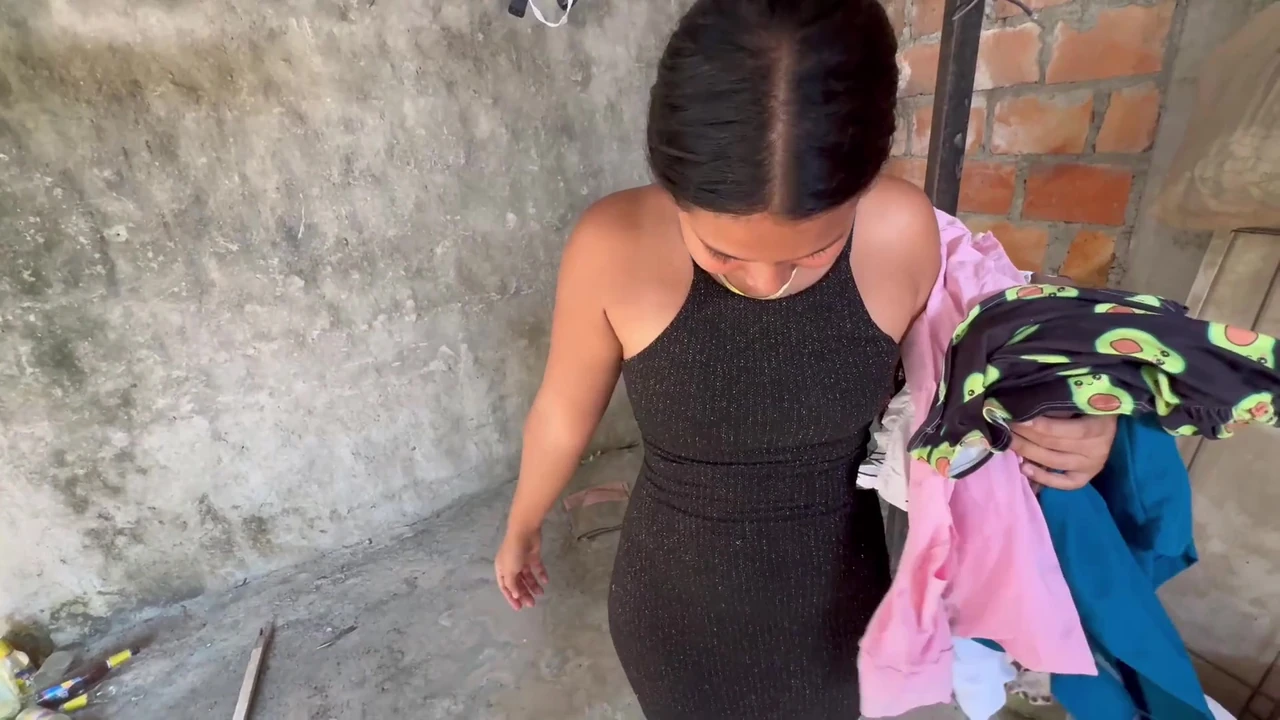 My Horny Neighbor I Ask Her to Wash My Clothes and I Pay Her with Semen on Her Face