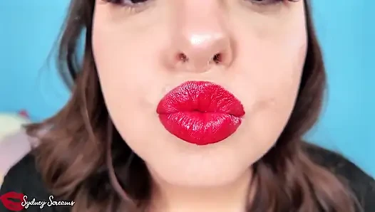 Für immer schwach für meine lippen - Verführerin sydney schreit roten lippenstift auf, bevor sie dich mit ihren lippenstift-kussstreifen bedeckt
