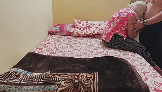 Hintli ateşli çift günlük ateşli seks karısı her gün sikişiyor ve emiyor