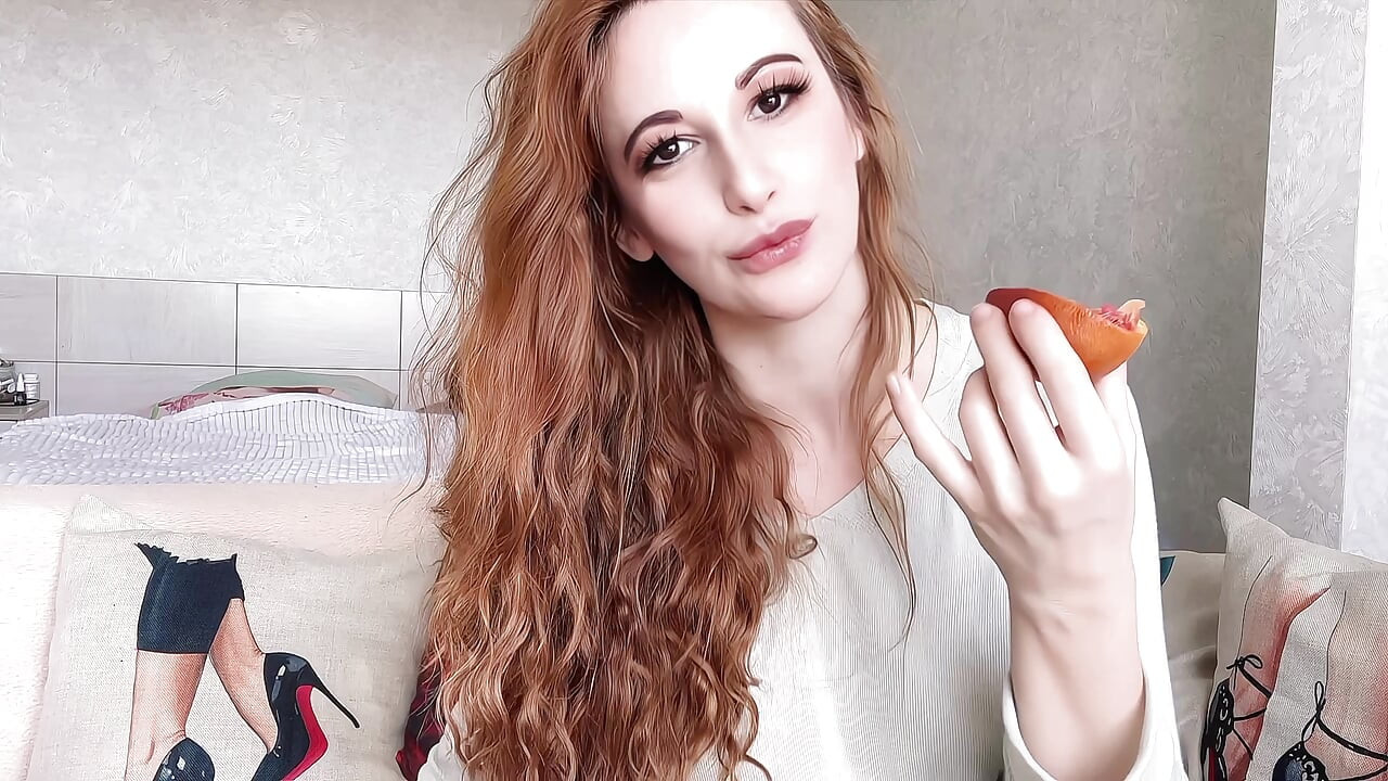 Yummy Orange Suck – Playful Tongue Tricks & Juicy Mess!