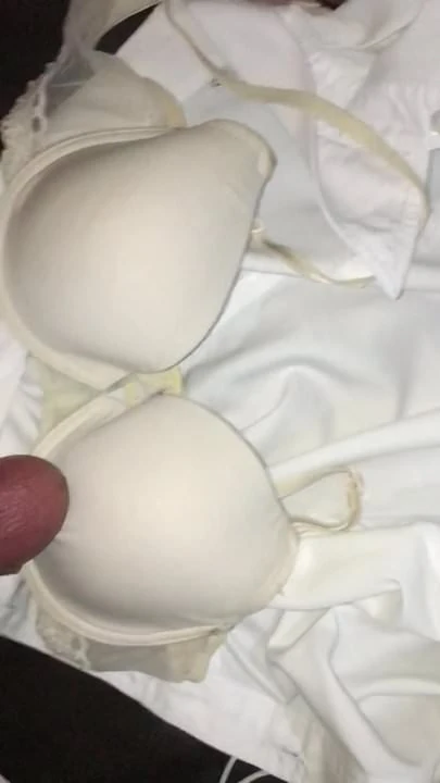 spray on wihte bra