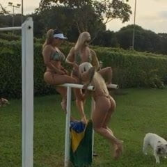 Larissa Reis e suas amigas