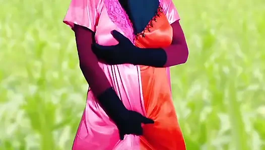 Schwanz in Shalis enge muschi eingeführt