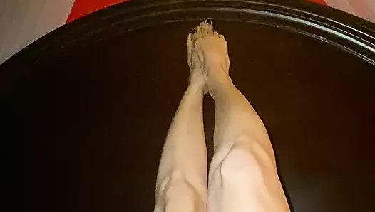 Uzun ayak parmaklı minik ayaklı gerçekten seksi bacaklar