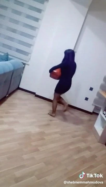 Aze Tiktok girl pantyhose feet