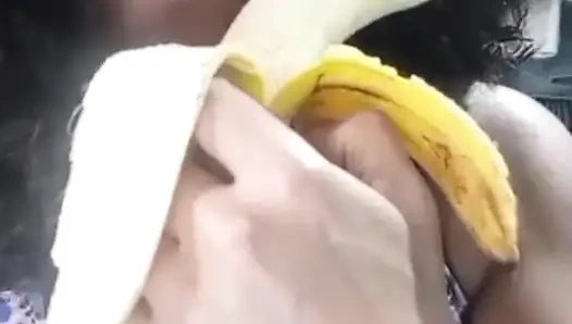 Milf latina panas mengisap pisang