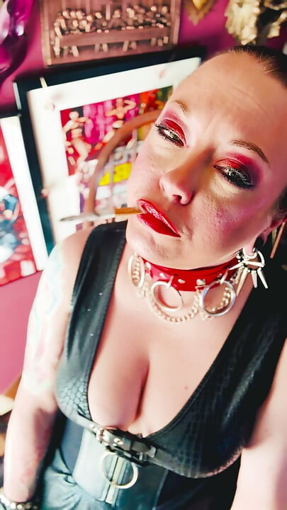 A Smoking Mistress, Tina Snua, Smoking 2 Cigarettes Tip To Tail - Drifting  OMI OME snap Inhales