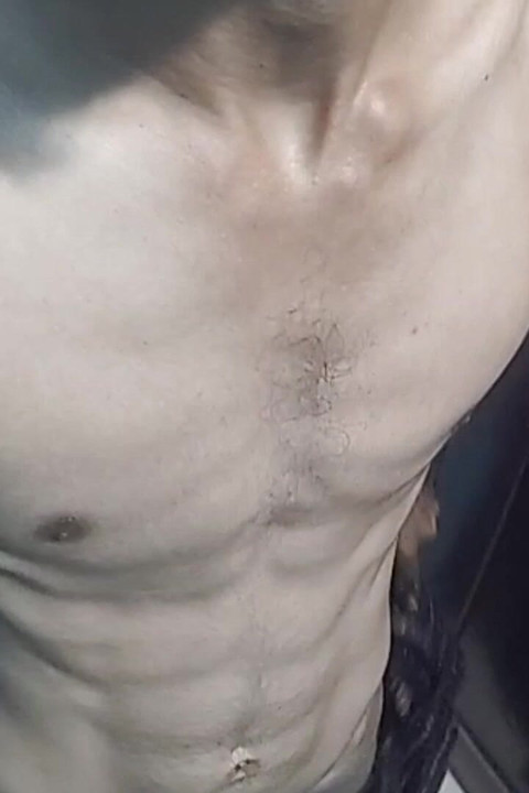 リアル・タミルの少年の携帯電話カメラ