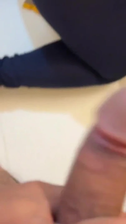 来自“女朋友在床下被男朋友性交”的强大时刻！
