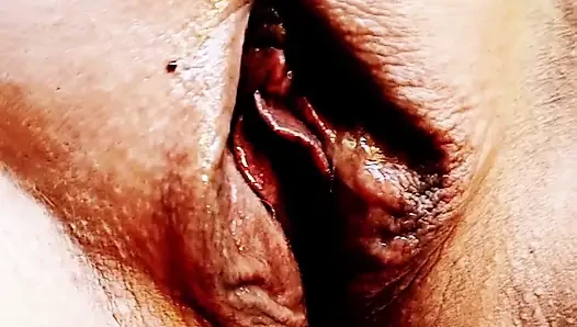 Horny mature looking for a face to sit .