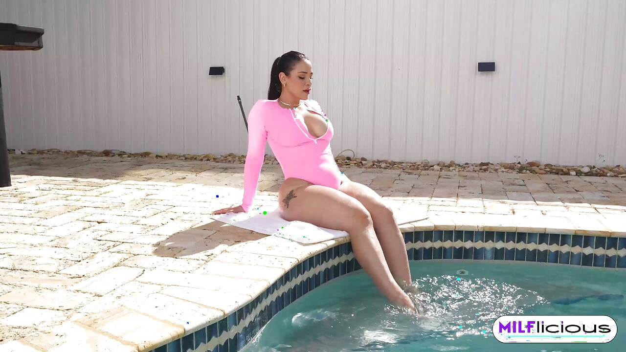 Miss Raquel, MILF latina, se fait baiser par son voisin