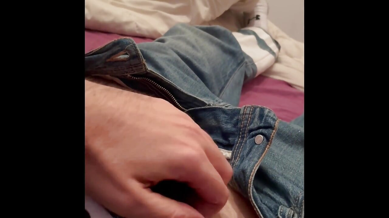 Early Morning Handjob and Cumshot