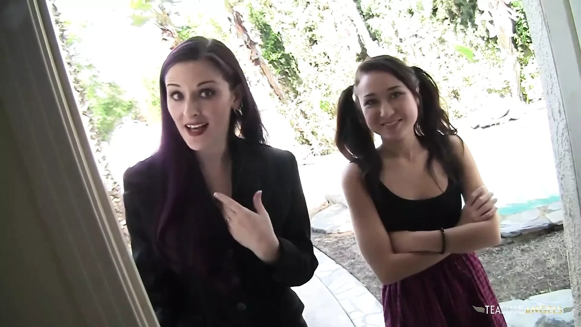 Caroline Pierce wants her best friend Jessie Jordan to eat her pussy in a threesome