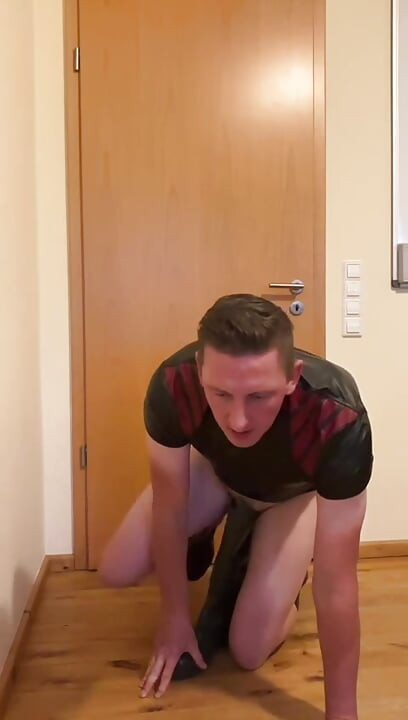 Gumový boot fetiš 👢 Bota je ošukaná a pěkně rozmazaná