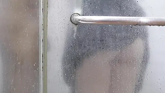 BOKEP INDO TERBARU CEWEK INDONESIA NGENTOT DI SHOWER PAKAI GAUN SATIN FAVORITNYA PANTATNYA SUPER SEXY DAN MONTOK
