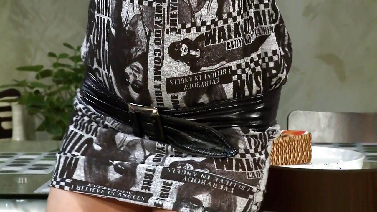 Dunkelhaarige schlampe doppelpenetriert und überall vollgespritzt