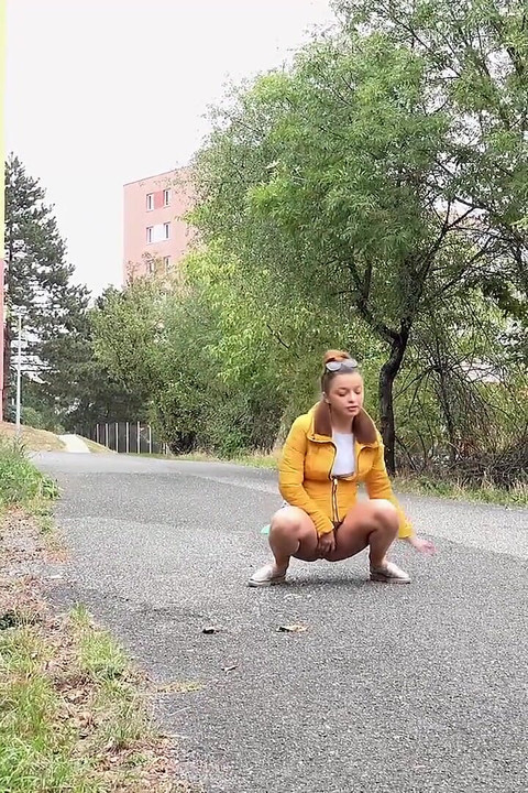 Brzo gušenje od Got2Pee gde devojke dolaze da pišaju