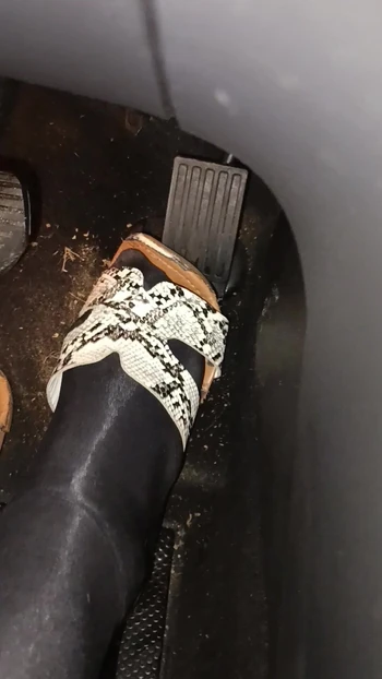 Rasakannya di bawah kaki saya