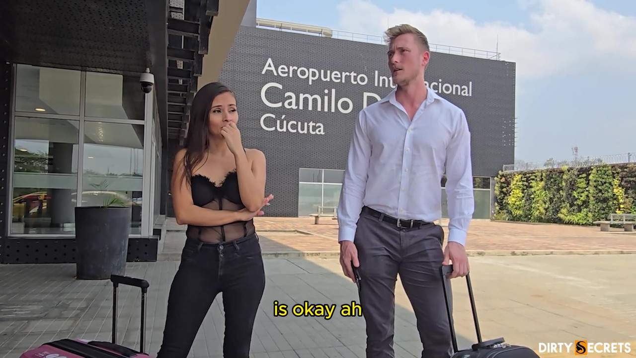 我在机场遇到一个陌生人，最后我们做爱了