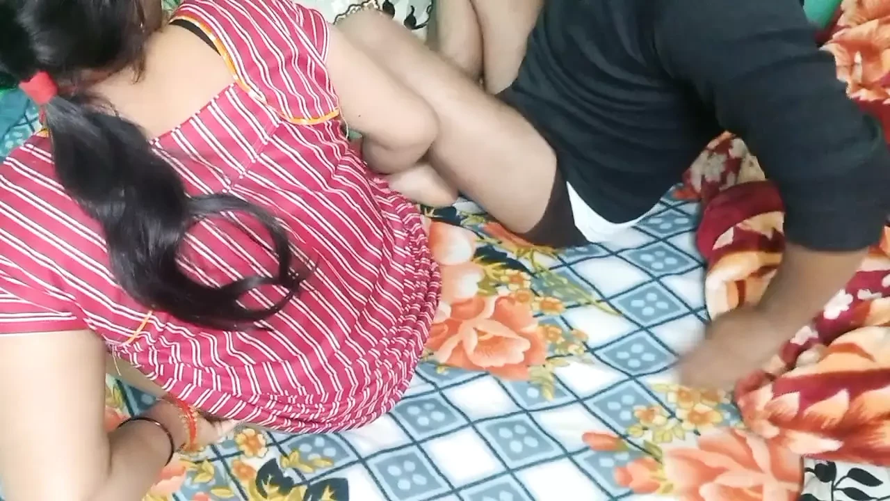 印度美丽的夫妇有浪漫。