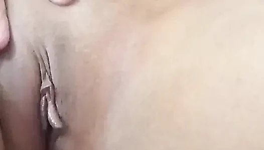 Istri semok lagi asik fingering memeknya