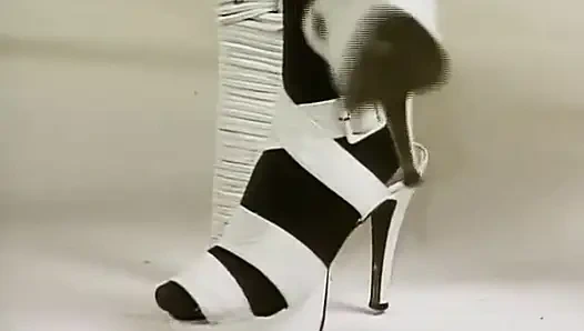 This Amateur Babe From Germany Shows Her Perfect Body on Casting