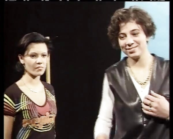 These Two Amateur German Teens Are Here to Suck Cock in a Threesome