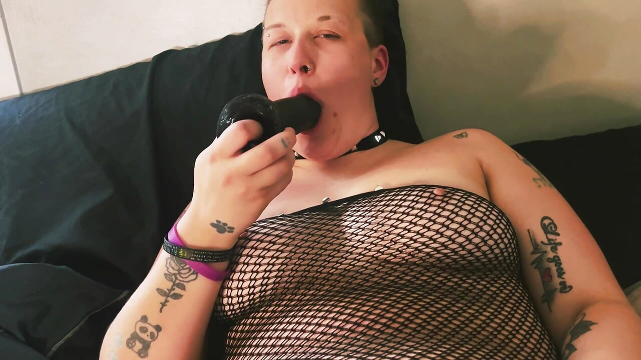 Tomboy likes fishnet & dildo's also tongues in her pussy