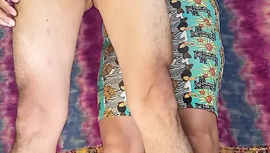 Tombul Gordita Desi yarak emiyor ve sonra anal seks yapıyor