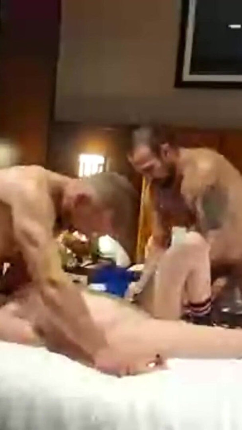 delilah hotel threesome takes it well | Clip 3