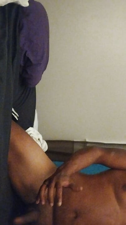 我的女士，一个朋友和我在他们群交后的摄影师
