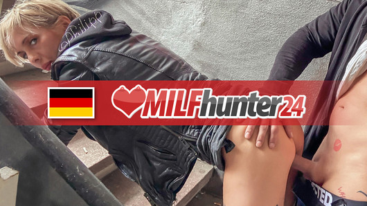 Vicky Hundt wird vom MILF-Hunter ordentlich durchgezogen & besamt! milfhunter24.com