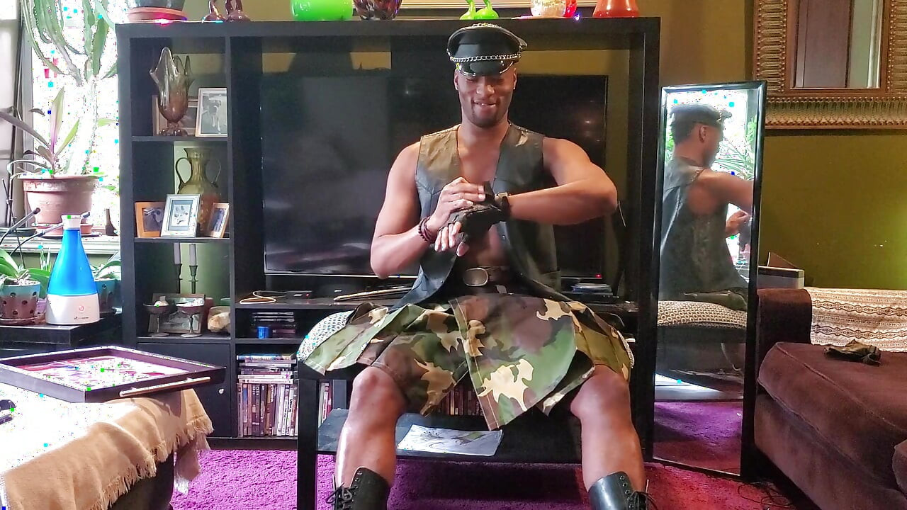 Kennie jai बड़े काले लंड और गांड के साथ लहंगे में दिखाती है