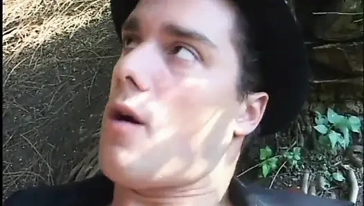 Pelacur berambut merah suka seks anal - DVD