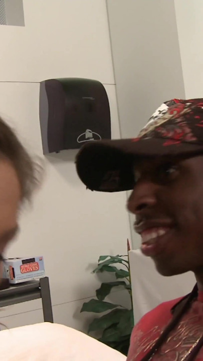 セクシーな女性医師が病院で筋肉質な黒人男性に膣を犯される