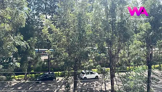 Dickes ebenholz-mädchen bekommt eine gesichtsbesamung, einen anal-creampie und mehr sperma-arsch von ihrer kollegin