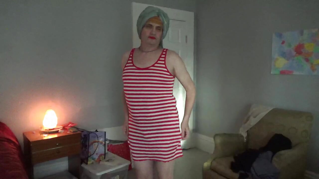 Velho ladyboy Serge Ave-Lusin. 2026fa